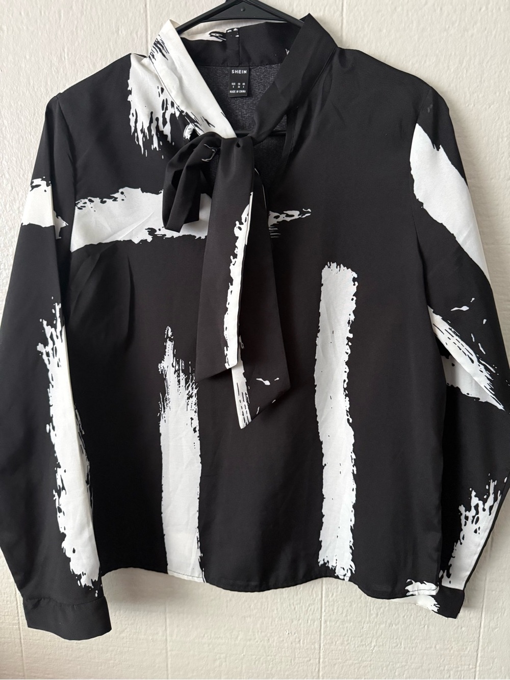 SHEIN Black & White Brushstroke Tie-Neck Blouse